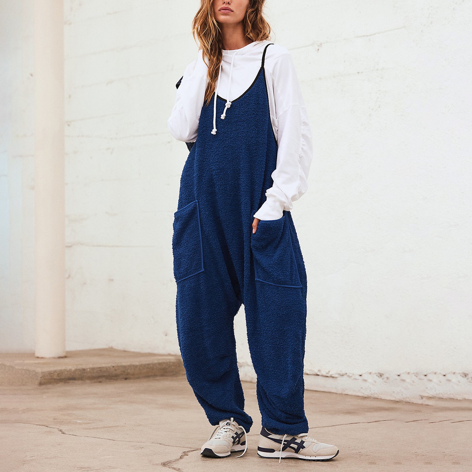 CCRFTGI Fleece Overalls Women Warm Casual Fuzzy Bib Overalls Spaghetti Strap One-Piece Jumpsuits Winter Fashion Wide Leg Ski Pants with Pockets Navy M